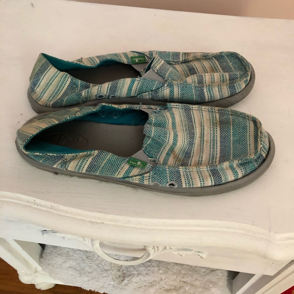 Blue sanuks